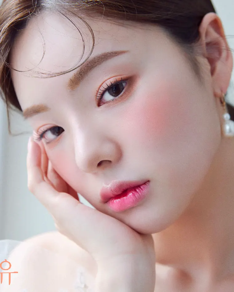 유림 메이크업&헤어 룩북 블러셔